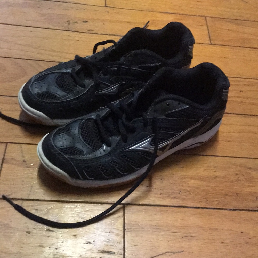 Volleyball court shoes